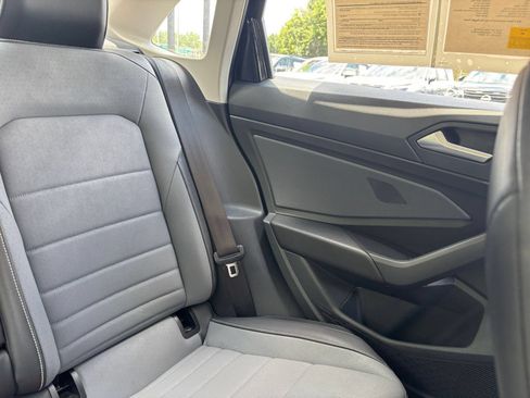 Used 2025 Volkswagen Jetta SE FWD image 38