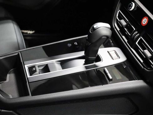 Certified 2026 Porsche Macan AWD/4WD image 21