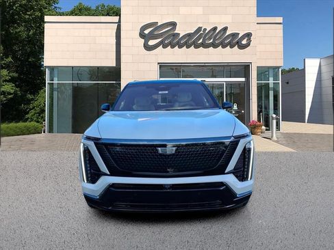 New 2026 Cadillac Vistiq Sport w/ LPO, Floor Liner Package image 8