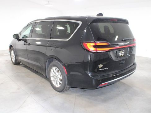 Used 2024 Chrysler Pacifica Touring-L image 7