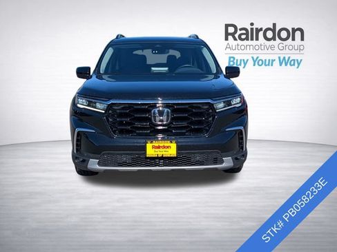 Used 2023 Honda Pilot Touring image 2