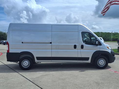 Used 2025 RAM ProMaster 2500 w/ Premium Convenience Group FWD image 4