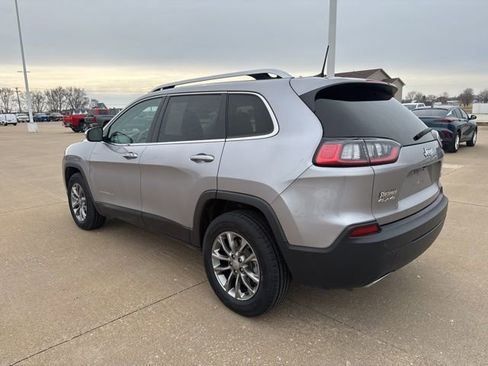 Used 2019 Jeep Cherokee Latitude Plus w/ Cold Weather Group image 5