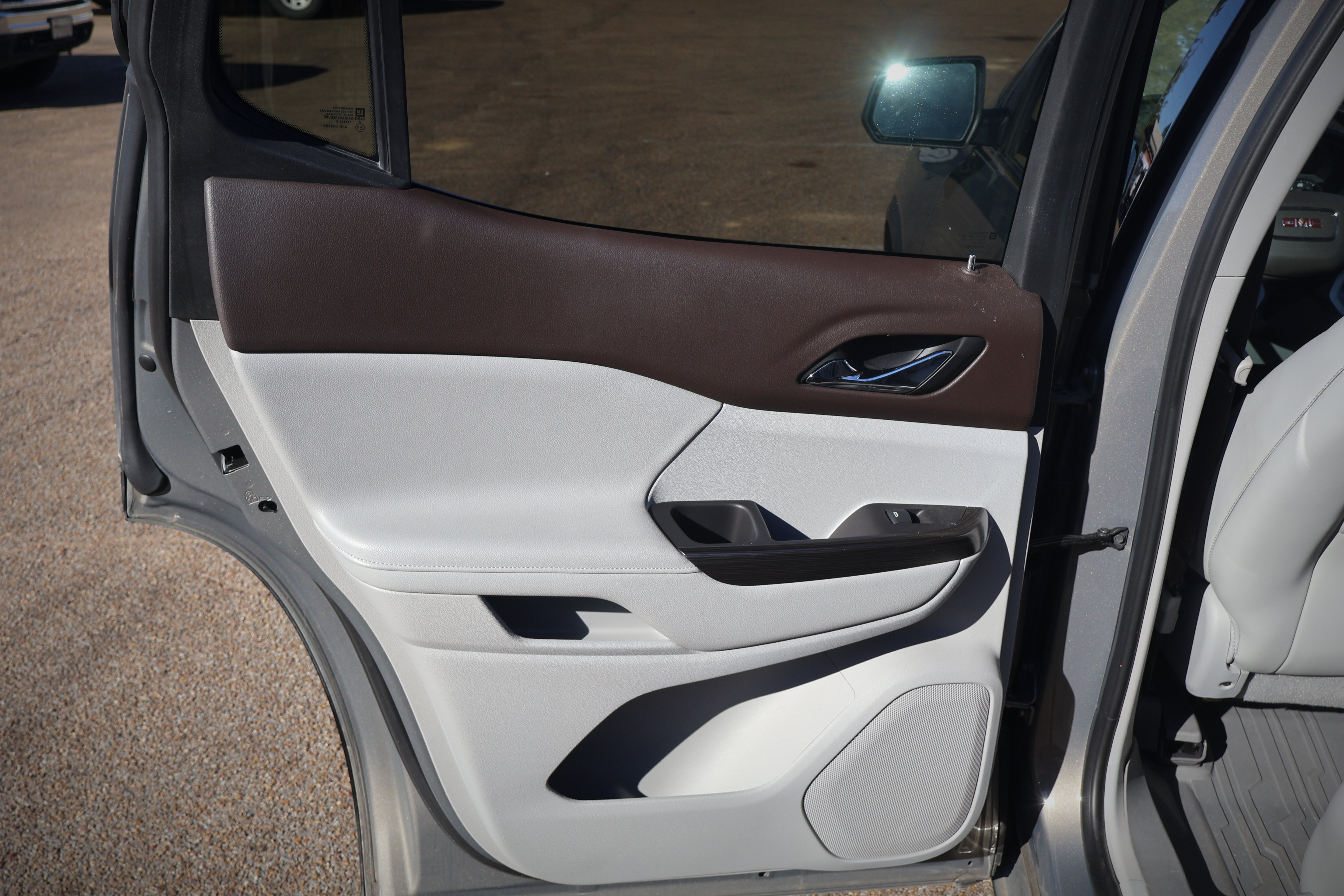 Used 2019 GMC Acadia SLT w/ LPO, Floor Liner Package FWD image 21