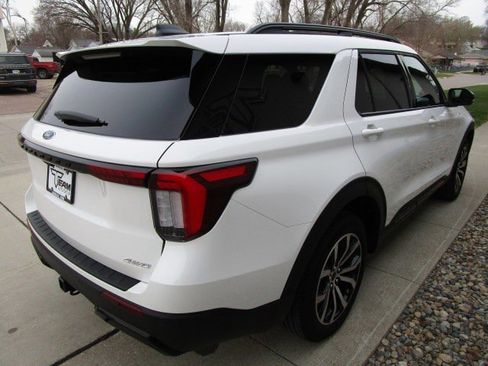 Used 2025 Ford Explorer ST-Line AWD/4WD image 7