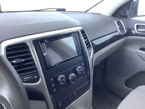 Used 2011 Jeep Grand Cherokee Laredo AWD/4WD image 17
