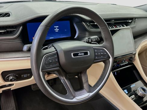 Used 2023 Jeep Grand Cherokee Limited AWD/4WD image 18