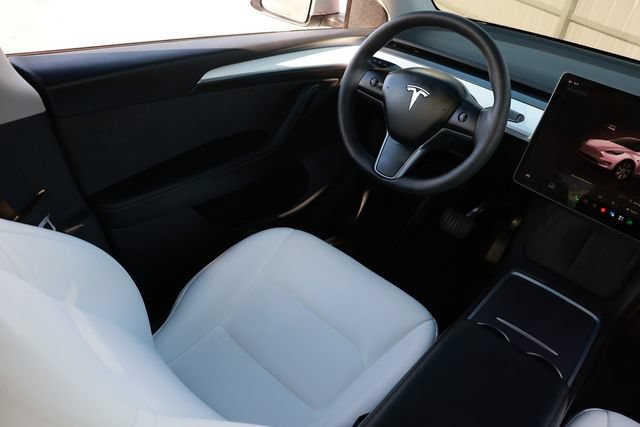 Used 2023 Tesla Model Y Long Range AWD/4WD image 25