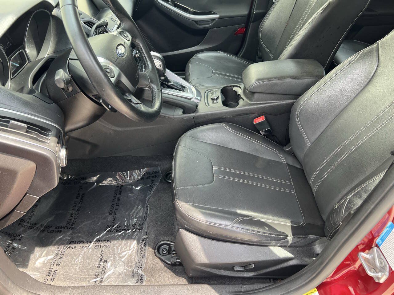 Used 2014 Ford Focus Titanium FWD image 9