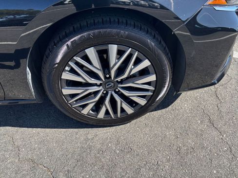 Used 2025 Nissan Altima 2.5 SV FWD image 30