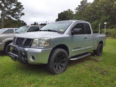 Used 2006 Nissan Titan SE image 2