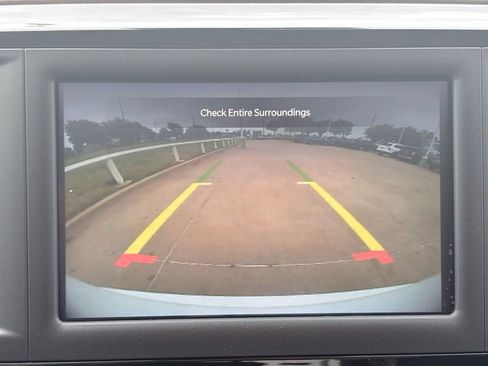 Used 2023 Chrysler Voyager LX FWD image 11