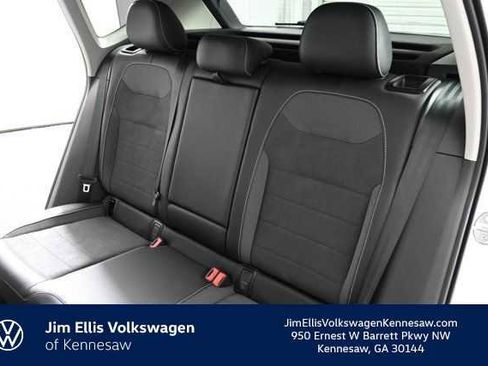 Certified 2023 Volkswagen Taos SE w/ Panoramic Sunroof Package image 15