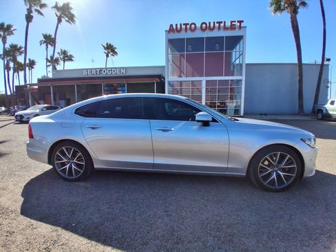 Used 2018 Volvo S90 T5 Momentum w/ Convenience Package image 4