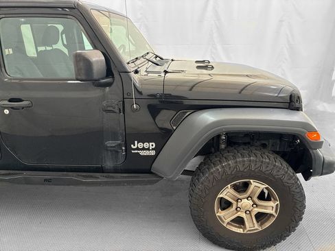 Used 2018 Jeep Wrangler Unlimited Sport S AWD/4WD image 7