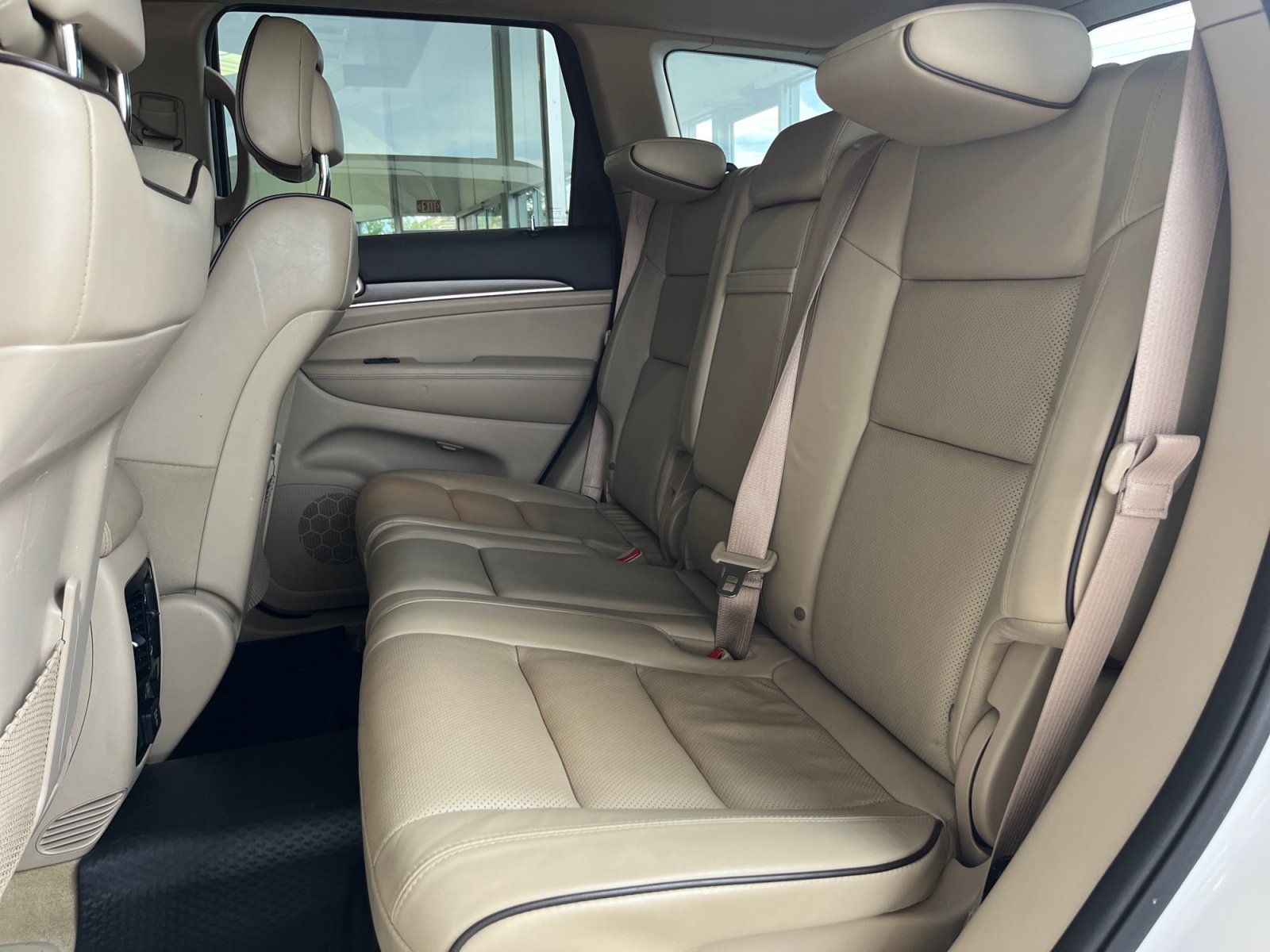 Used 2017 Jeep Grand Cherokee Overland AWD/4WD image 16