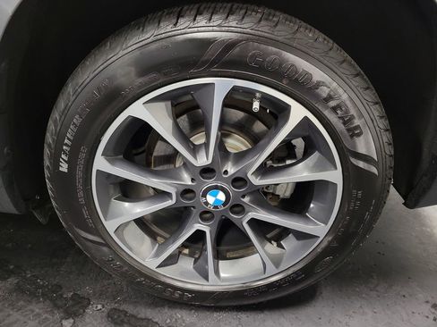 Used 2017 BMW X5 xDrive40e image 11
