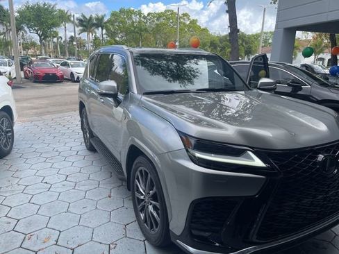 Used 2024 Lexus LX 600 F Sport image 9