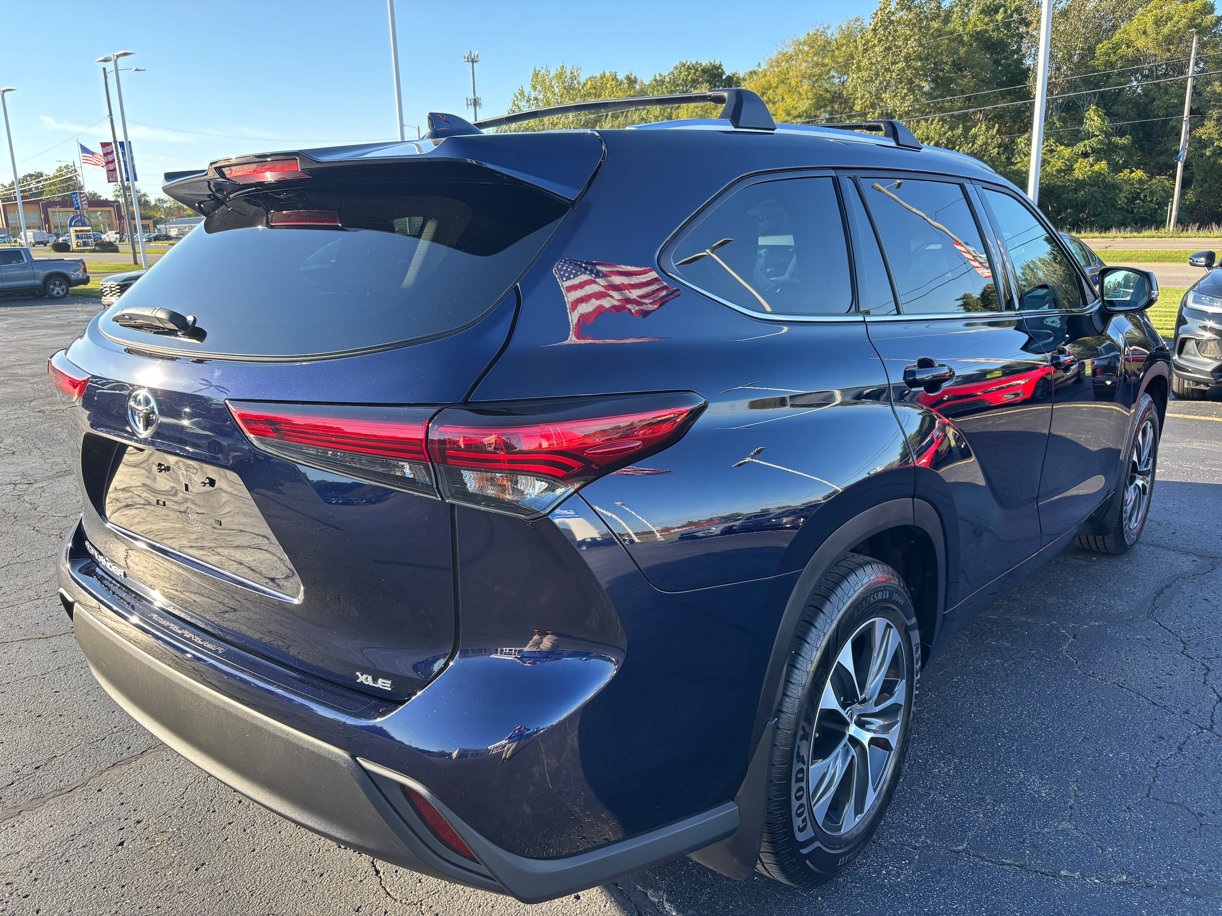 Used 2021 Toyota Highlander XLE FWD image 6