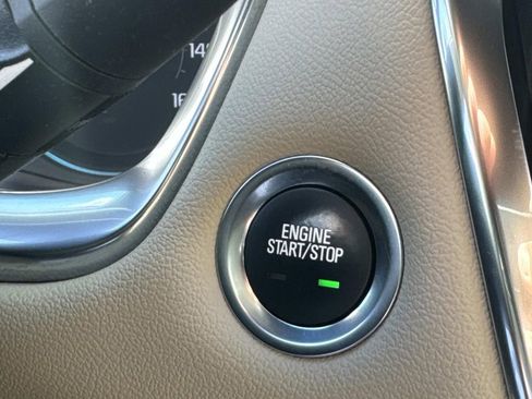 Used 2022 Chevrolet Traverse LT image 31