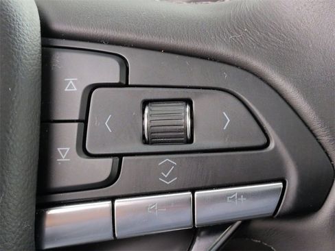 Used 2025 Cadillac XT6 Luxury image 11