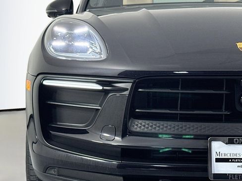 Used 2025 Porsche Macan AWD/4WD image 13
