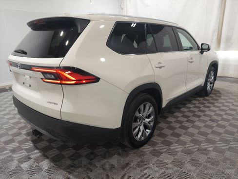 Used 2024 Toyota Grand Highlander AWD image 4