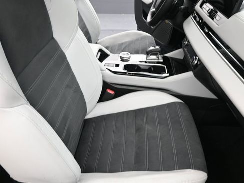 Used 2025 Mitsubishi Outlander SE image 19