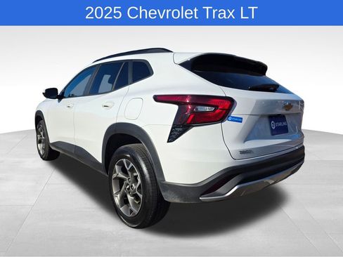 Certified 2025 Chevrolet Trax LT w/ LT Convenience Package image 6