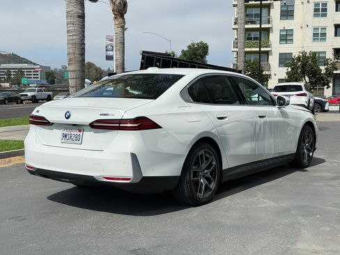 Used 2024 BMW i5 eDrive40i w/ Premium Package RWD image 7