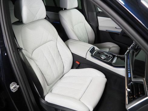 Used 2026 BMW X5 sDrive40i w/ Executive Package RWD image 2