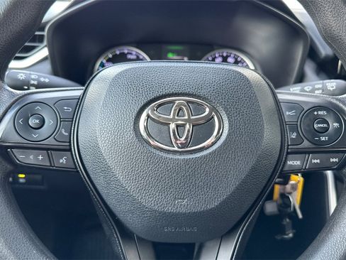 Used 2020 Toyota RAV4 LE image 24