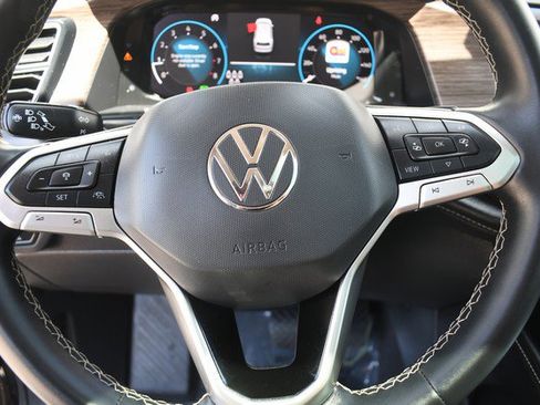 Used 2024 Volkswagen Atlas SEL AWD/4WD image 32