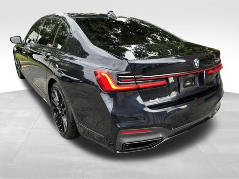 Used 2021 BMW 740i w/ M Sport Package RWD image 3
