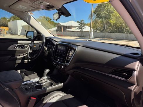 Used 2020 Chevrolet Traverse LT FWD image 30