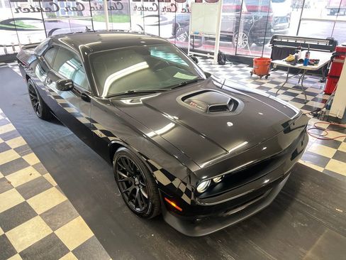 Used 2017 Dodge Challenger R/T Scat Pack RWD image 21