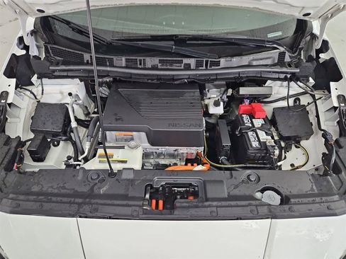Used 2022 Nissan Leaf S image 14