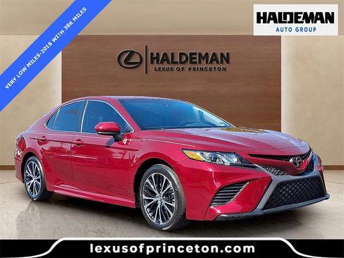 Used 2018 Toyota Camry SE w/ Protection Package (Q2) image 1