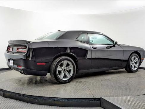 Used 2023 Dodge Challenger SXT image 8