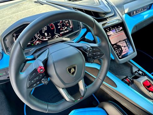 Used 2025 Lamborghini Revuelto AWD/4WD image 15
