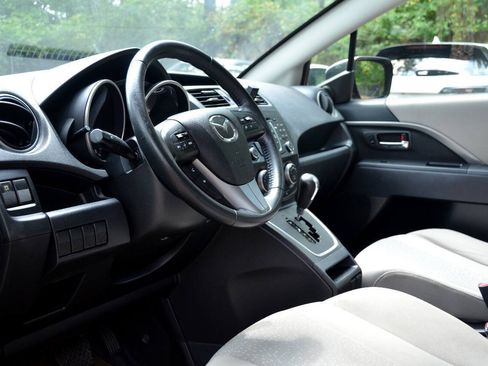 Used 2012 MAZDA MAZDA5 Touring w/ Moonroof & Audio Pkg FWD image 15