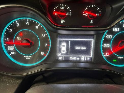 Used 2018 Chevrolet Cruze LT w/ Convenience Package FWD image 2