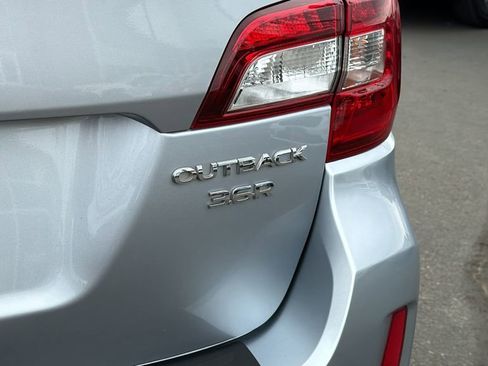 Used 2016 Subaru Outback 3.6R Limited AWD/4WD image 11