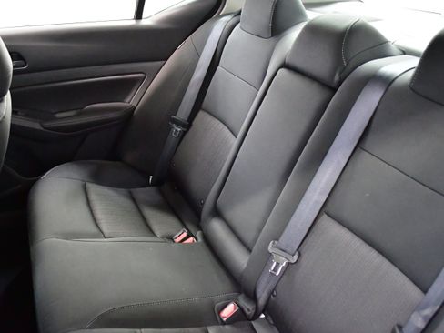 Used 2025 Nissan Altima 2.5 SV FWD image 10