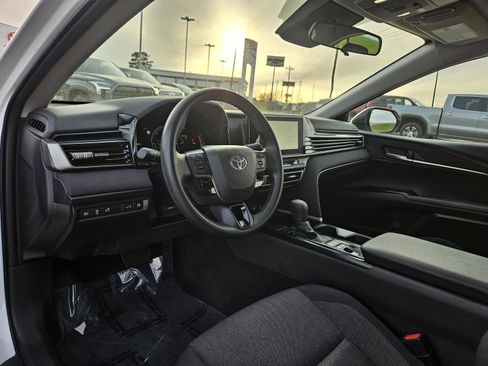 Used 2025 Toyota Camry LE image 13