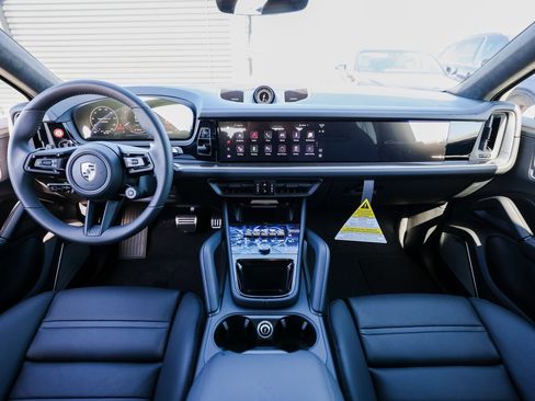 New 2025 Porsche Cayenne Turbo image 24