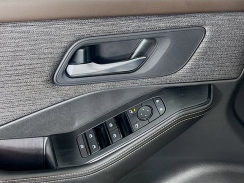 Used 2022 Nissan Rogue SV image 18