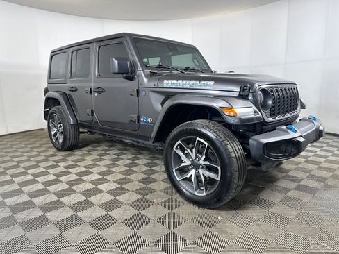 Used 2024 Jeep Wrangler Unlimited w/ Convenience Group image 2
