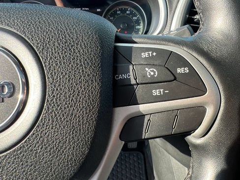 Used 2015 Jeep Cherokee Trailhawk w/ Comfort/Convenience Group AWD/4WD image 13
