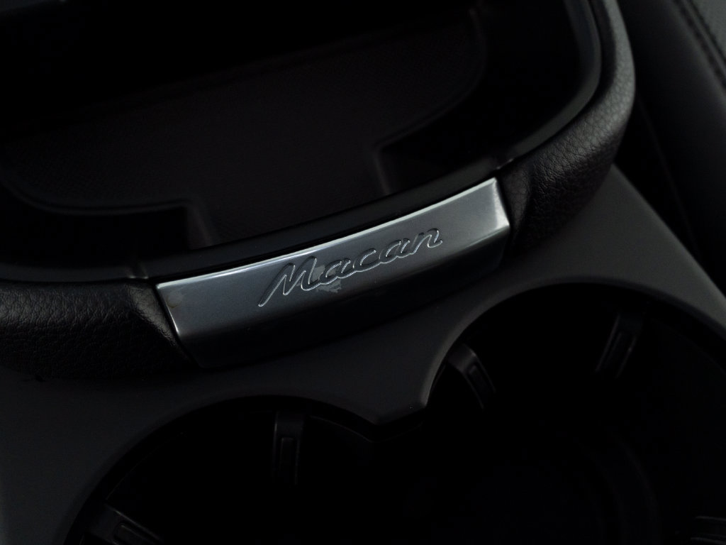 Certified 2026 Porsche Macan Turbo AWD/4WD image 31